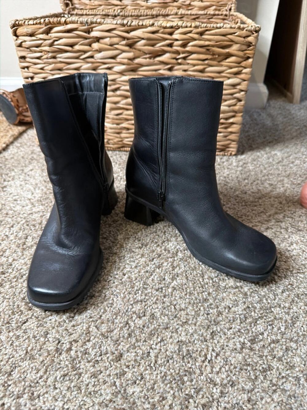 Natural black leather ankle boots 7.5 W